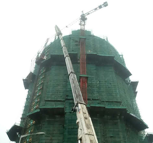 五家渠吊车在工地上作业